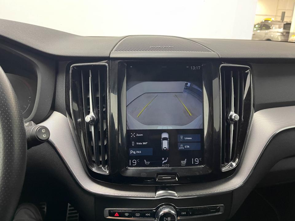 Volvo XC60 2.0 T8 AWD R-Design Auto