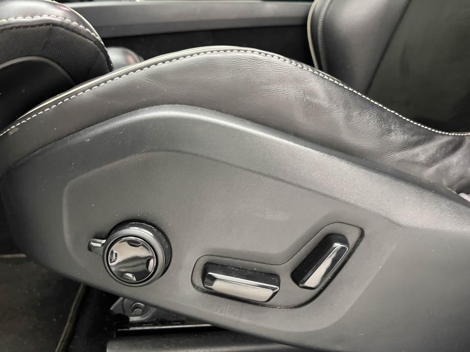 Volvo XC60 2.0 T8 AWD R-Design Auto