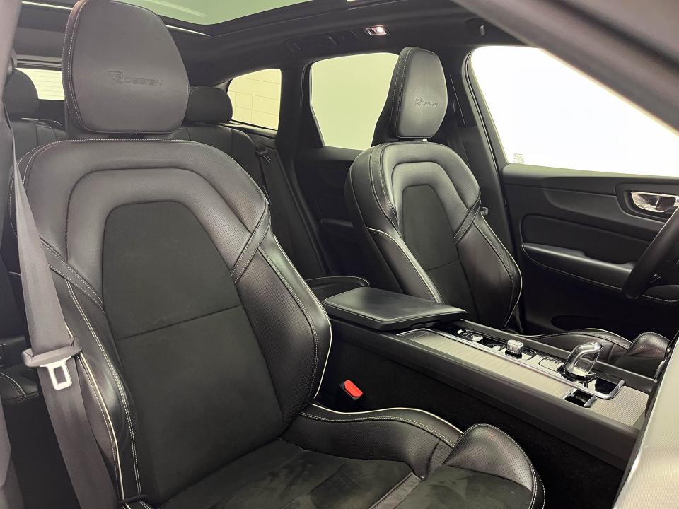Volvo XC60 2.0 T8 AWD R-Design Auto