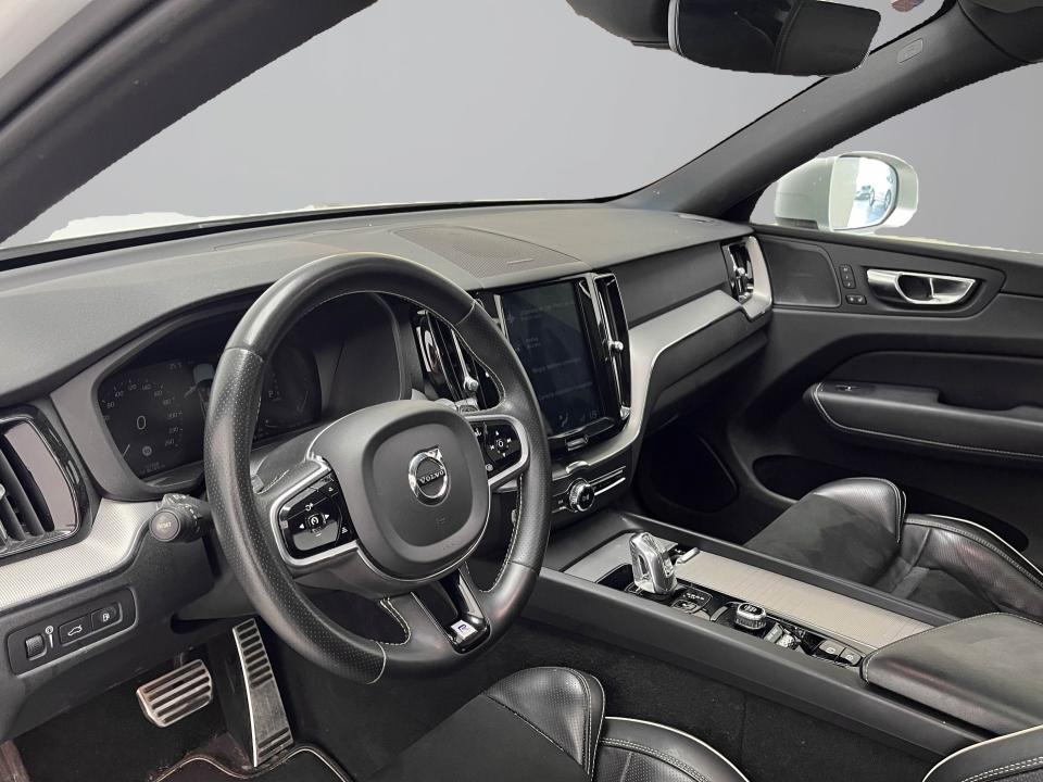 Volvo XC60 2.0 T8 AWD R-Design Auto