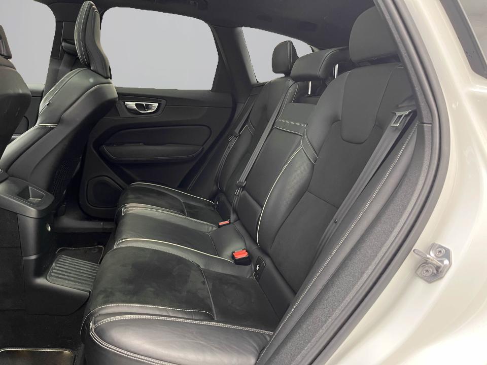Volvo XC60 2.0 T8 AWD R-Design Auto