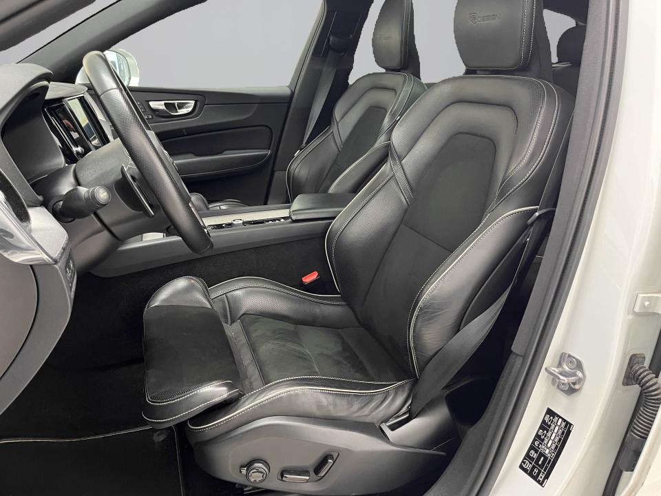 Volvo XC60 2.0 T8 AWD R-Design Auto