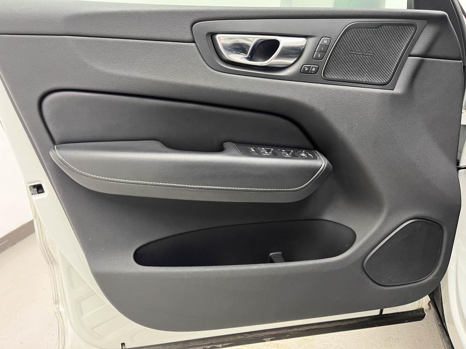 Volvo XC60 2.0 T8 AWD R-Design Auto