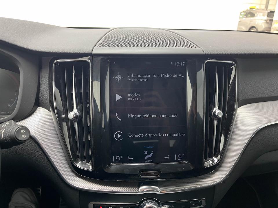 Volvo XC60 2.0 T8 AWD R-Design Auto