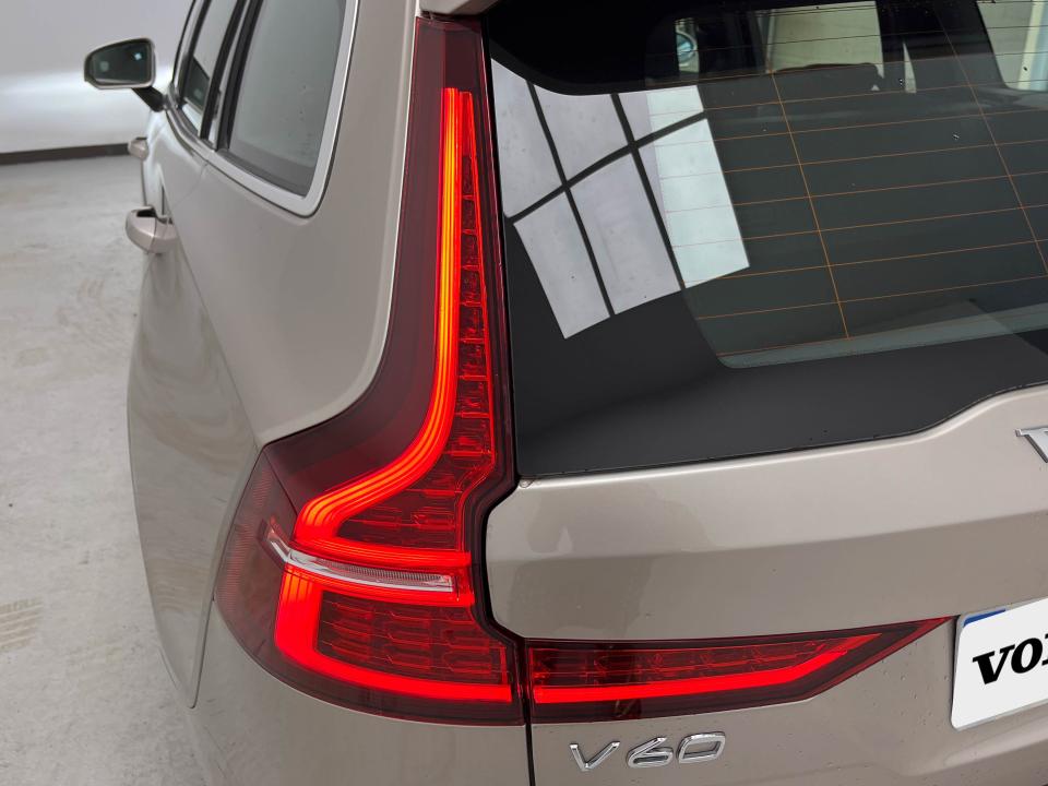 Volvo V60 2.0 B4 (G) Core Auto