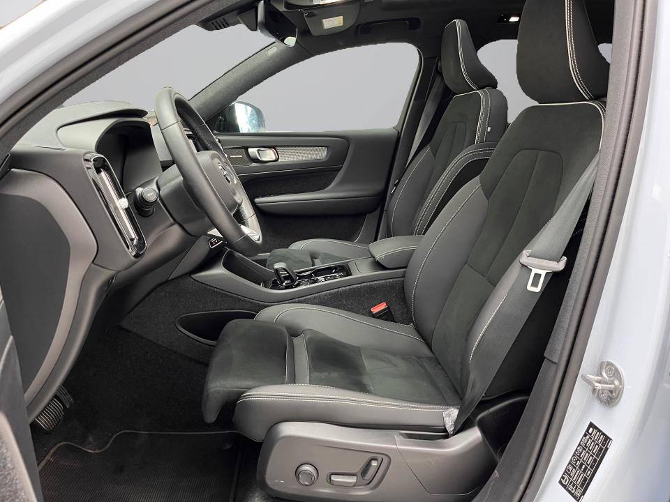 Volvo XC40 2.0 B4 G Plus Dark Auto