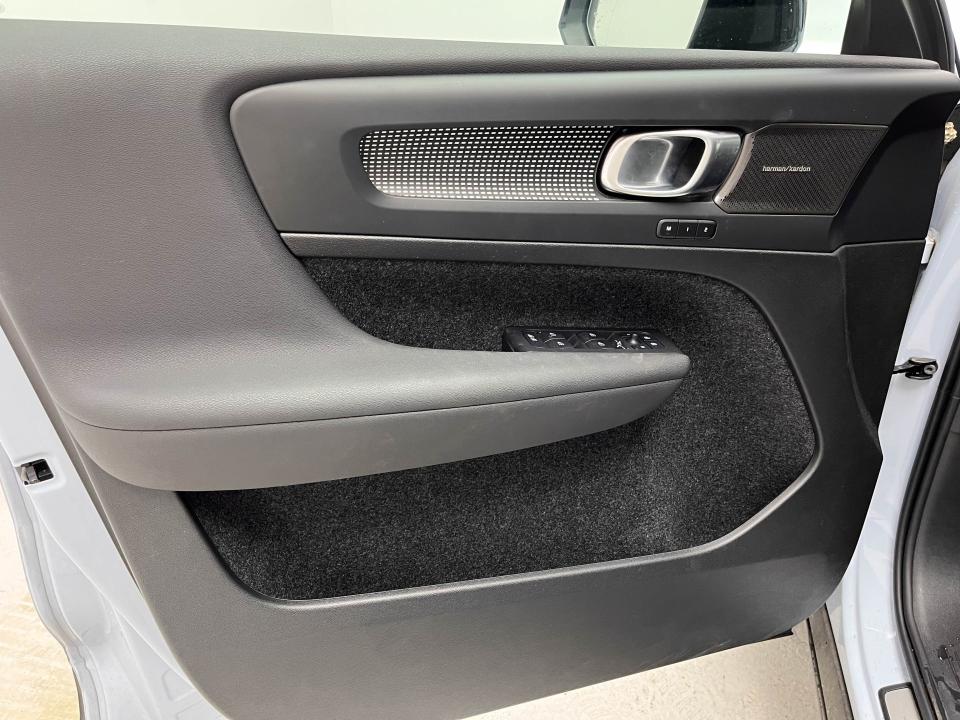 Volvo XC40 2.0 B4 G Plus Dark Auto
