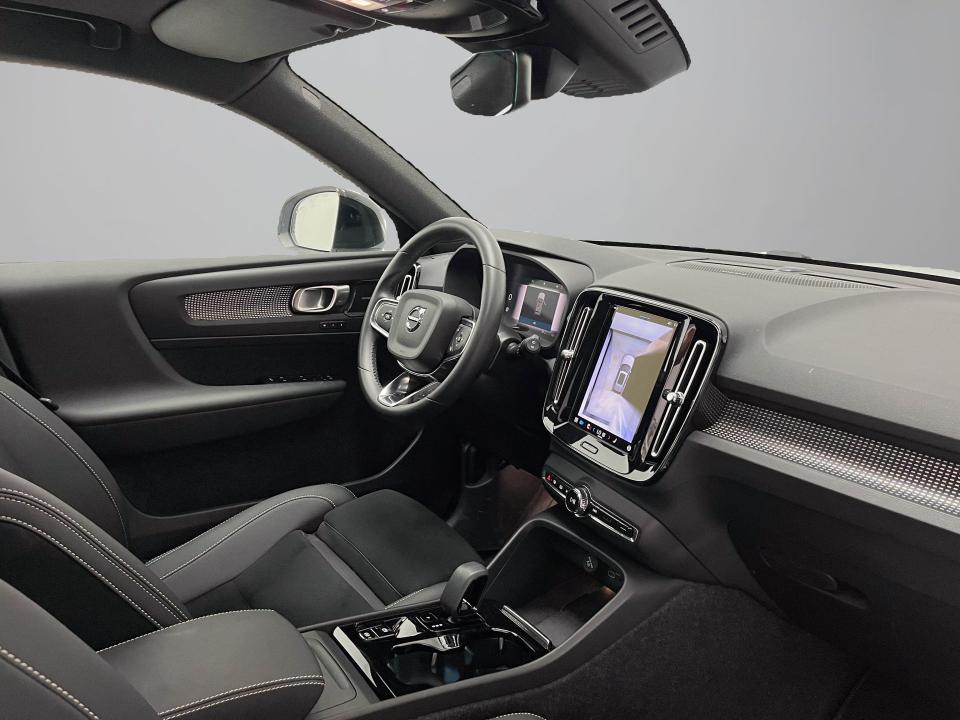 Volvo XC40 2.0 B4 G Plus Dark Auto
