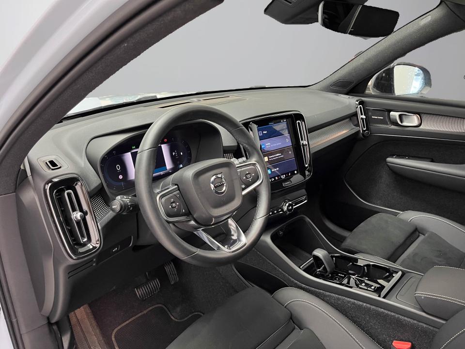 Volvo XC40 2.0 B4 G Plus Dark Auto