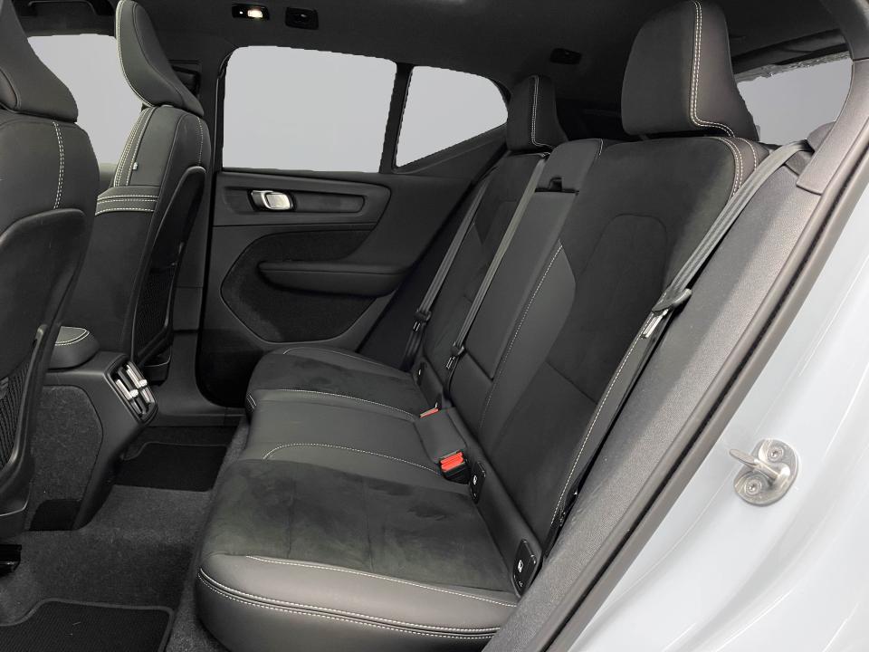 Volvo XC40 2.0 B4 G Plus Dark Auto