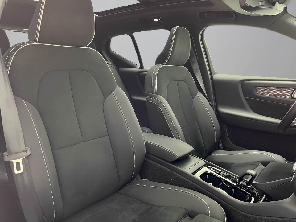 Volvo XC40 2.0 B4 G Plus Dark Auto