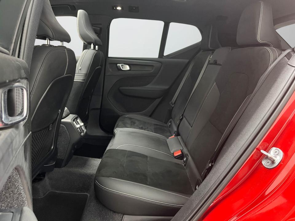Volvo XC40 2.0 B4 G Plus Dark Auto