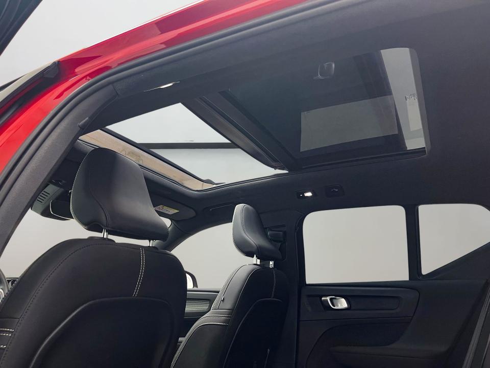 Volvo XC40 2.0 B4 G Plus Dark Auto