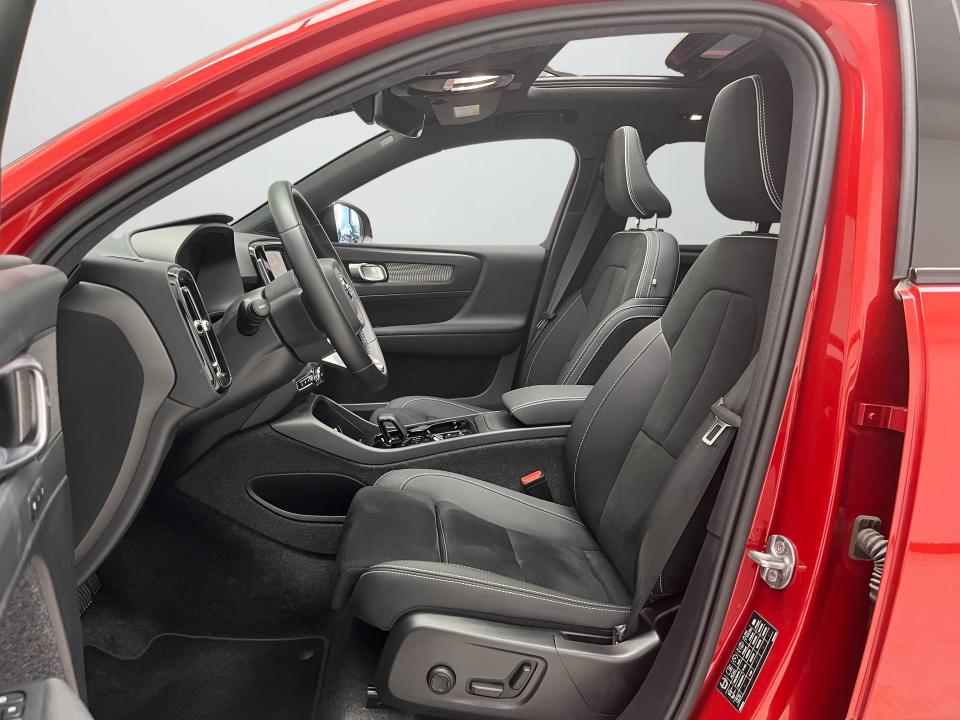 Volvo XC40 2.0 B4 G Plus Dark Auto