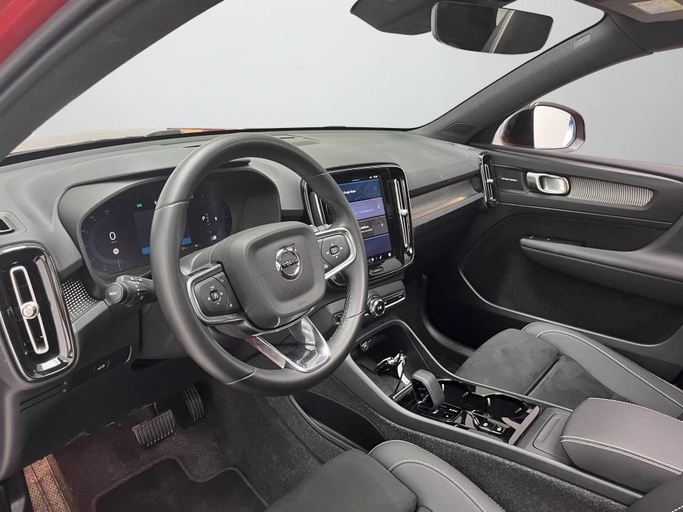 Volvo XC40 2.0 B4 G Plus Dark Auto