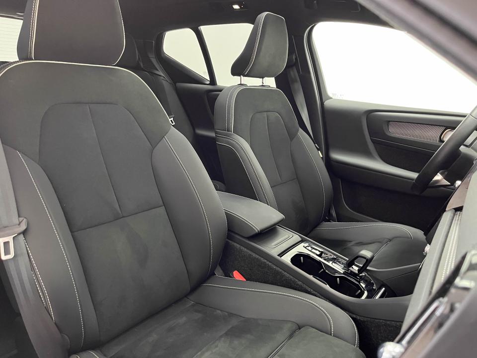 Volvo XC40 2.0 B4 G Plus Dark Auto