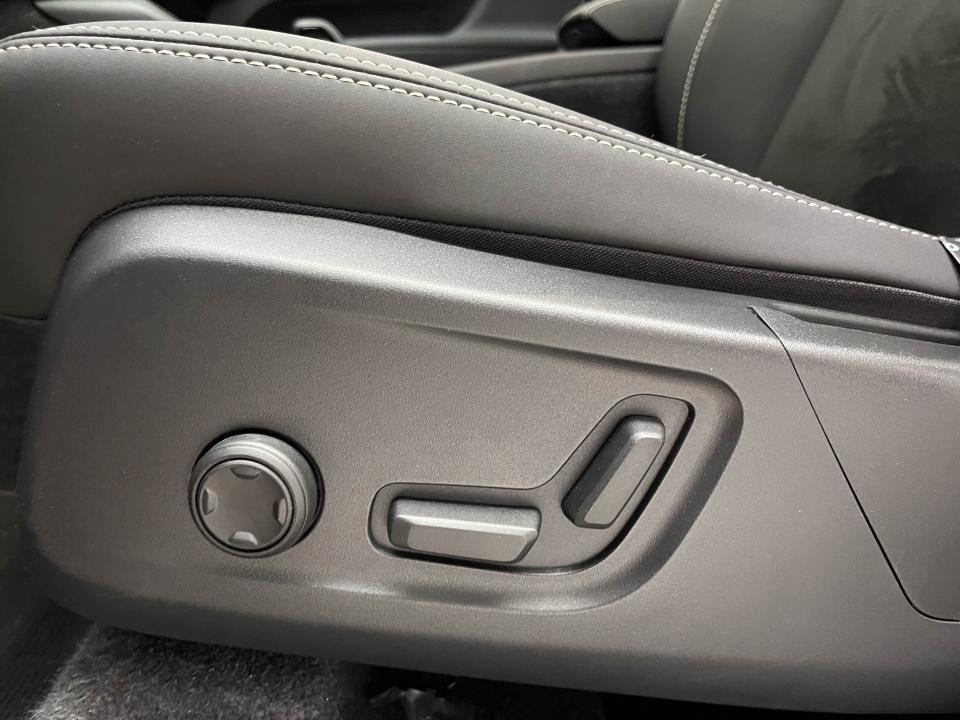 Volvo XC40 2.0 B4 G Plus Dark Auto