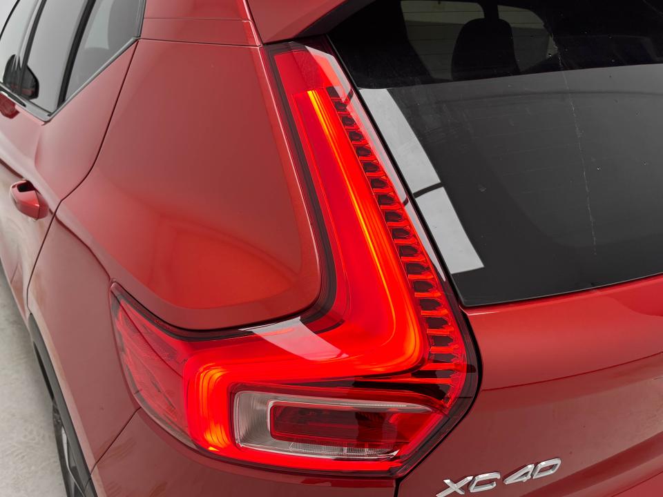 Volvo XC40 2.0 B4 G Plus Dark Auto