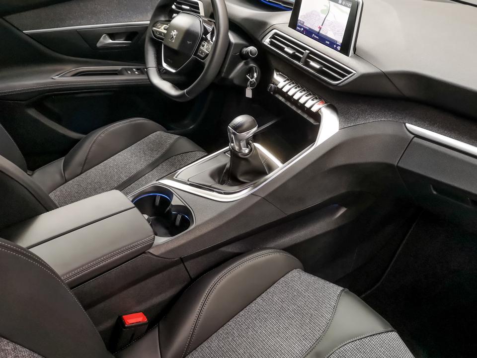 Peugeot 3008 1.2 PURETECH 96KW (130CV) ALLURE S&S