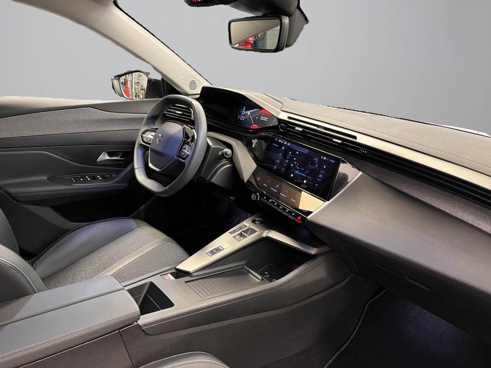 Peugeot 308 5P Allure Hybrid MHEV 136 e-DCS6