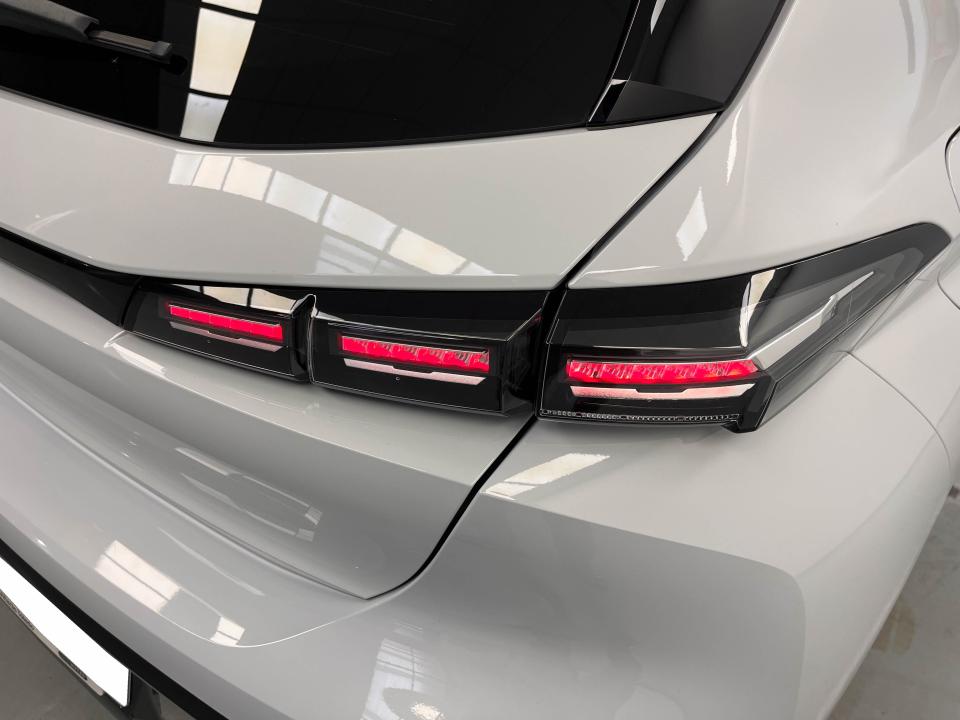 Peugeot 308 5P Allure Hybrid MHEV 136 e-DCS6