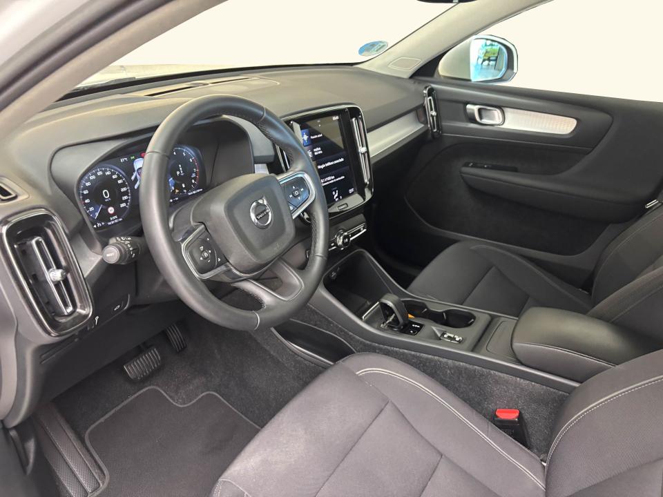Volvo XC40 2.0 B3 G Momentum Pro Auto