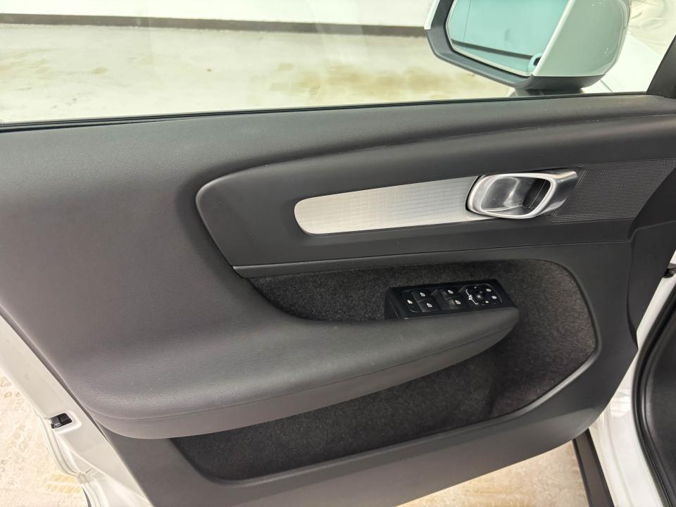 Volvo XC40 2.0 B3 G Momentum Pro Auto