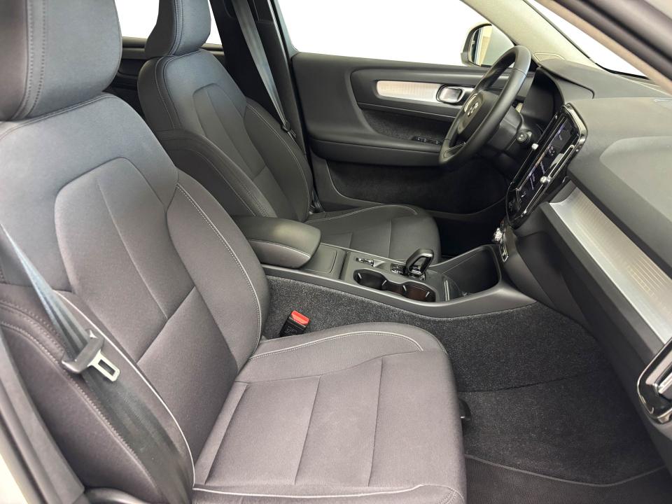 Volvo XC40 2.0 B3 G Momentum Pro Auto