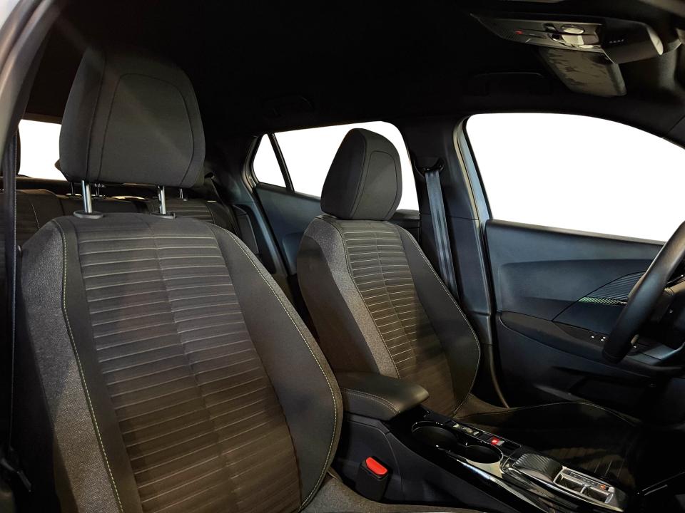 Peugeot e-2008 Eléctrico Active 136 (100kW)