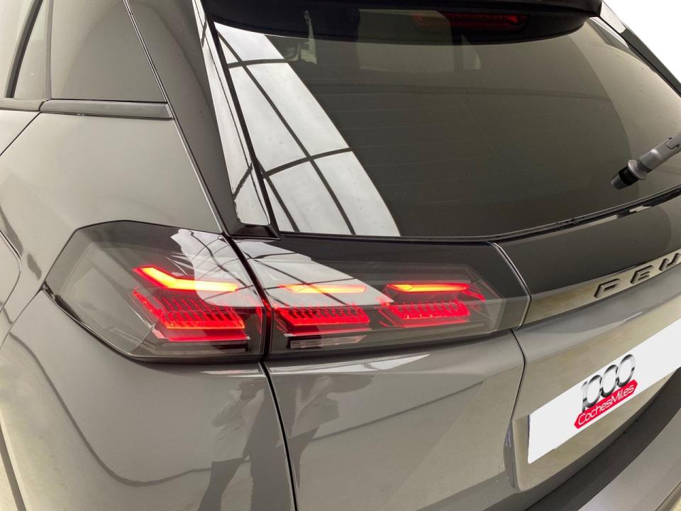 Peugeot 2008 Allure Gasolina 130 S&S EAT8