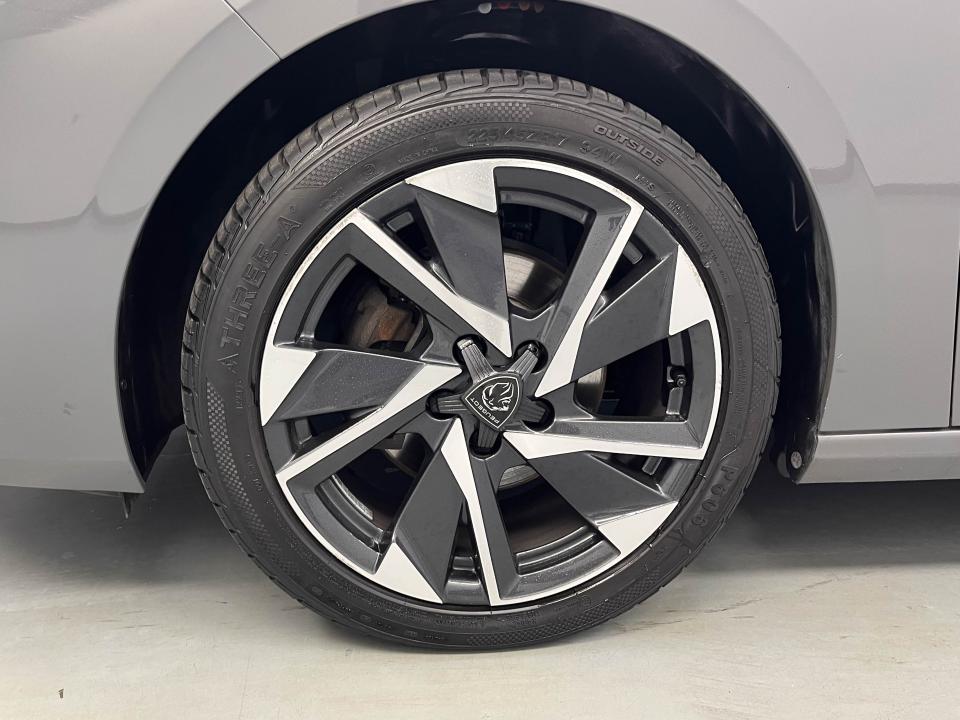 Peugeot 308 5P Allure Hybrid MHEV 145 e-DCS6