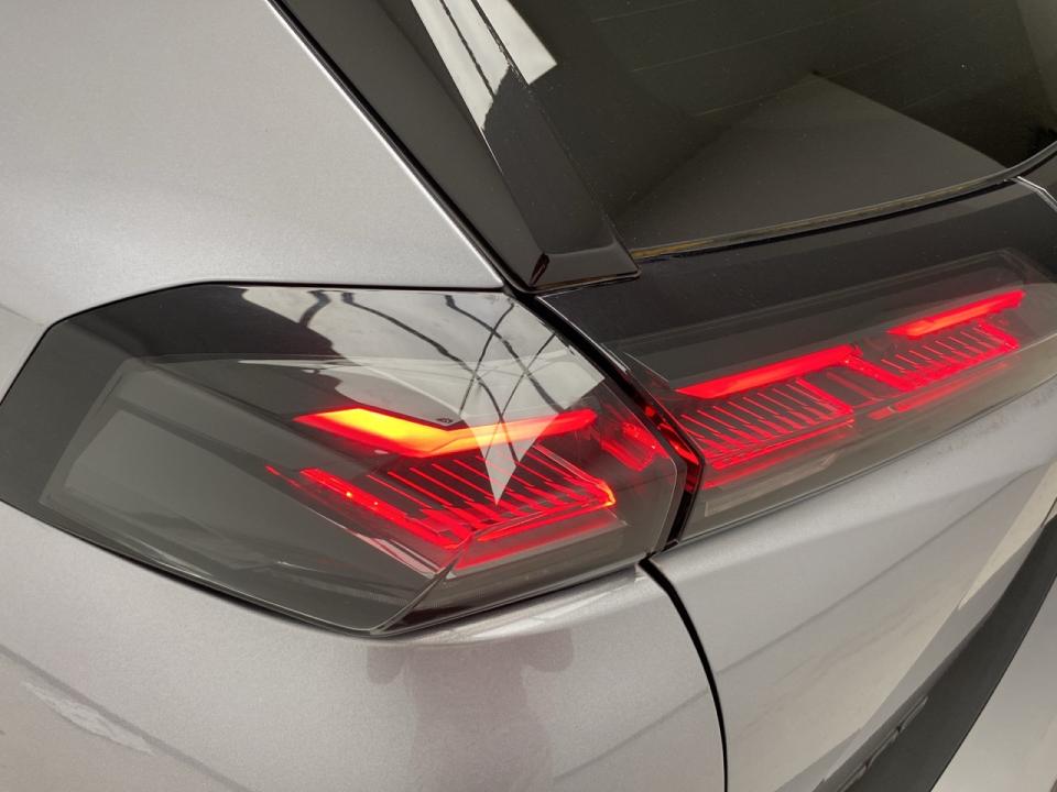 Peugeot 2008 Allure Gasolina 100 S&S 6 Vel. MAN