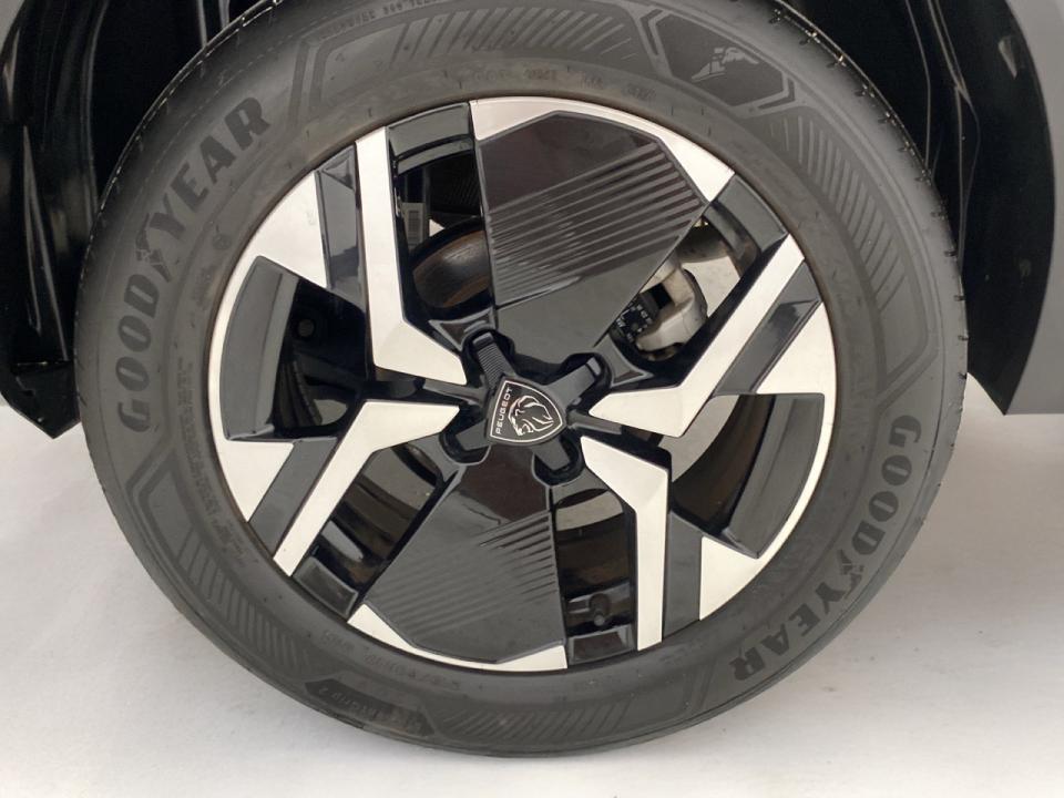 Peugeot 2008 Allure Gasolina 100 S&S 6 Vel. MAN