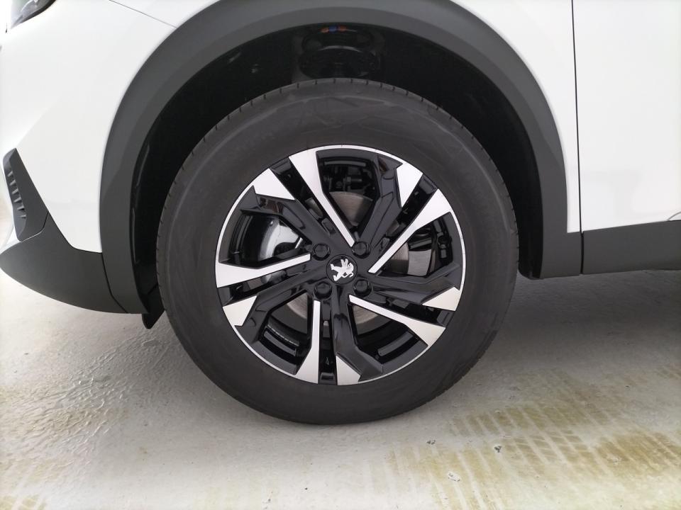 Peugeot 2008 Allure Pack Gasolina 130 S&S EAT8
