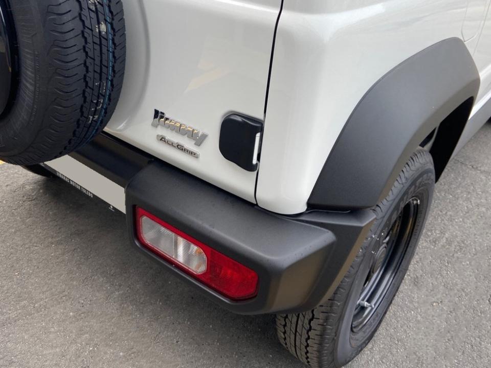 Suzuki Jimny 1.5 PRO 5MT N1