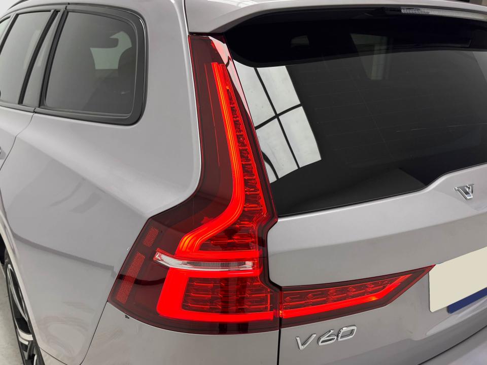 Volvo V60 2.0 T6 AWD Recharge Ultra Dark Auto