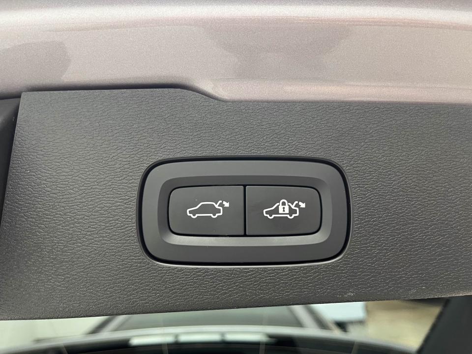 Volvo V60 2.0 T6 AWD Recharge Ultra Dark Auto