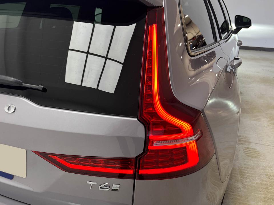 Volvo V60 2.0 T6 AWD Recharge Ultra Dark Auto