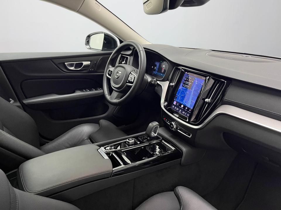 Volvo V60 2.0 T6 AWD Recharge Ultra Dark Auto