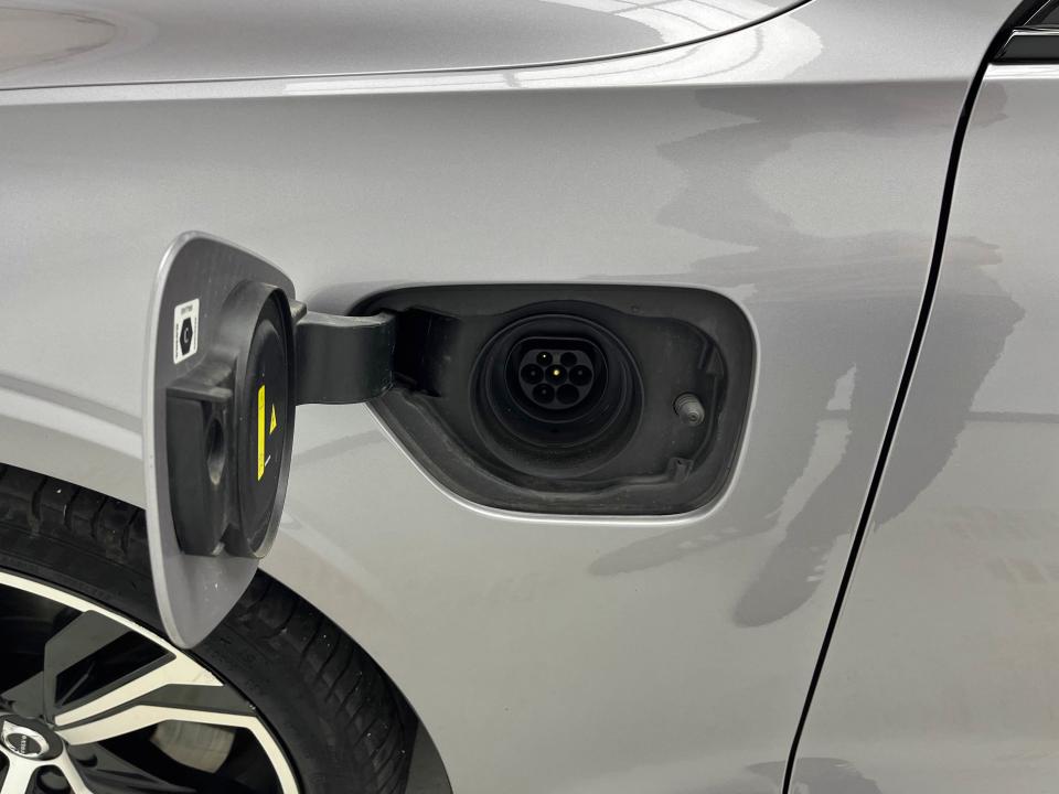Volvo V60 2.0 T6 AWD Recharge Ultra Dark Auto