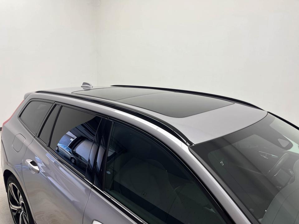 Volvo V60 2.0 T6 AWD Recharge Ultra Dark Auto