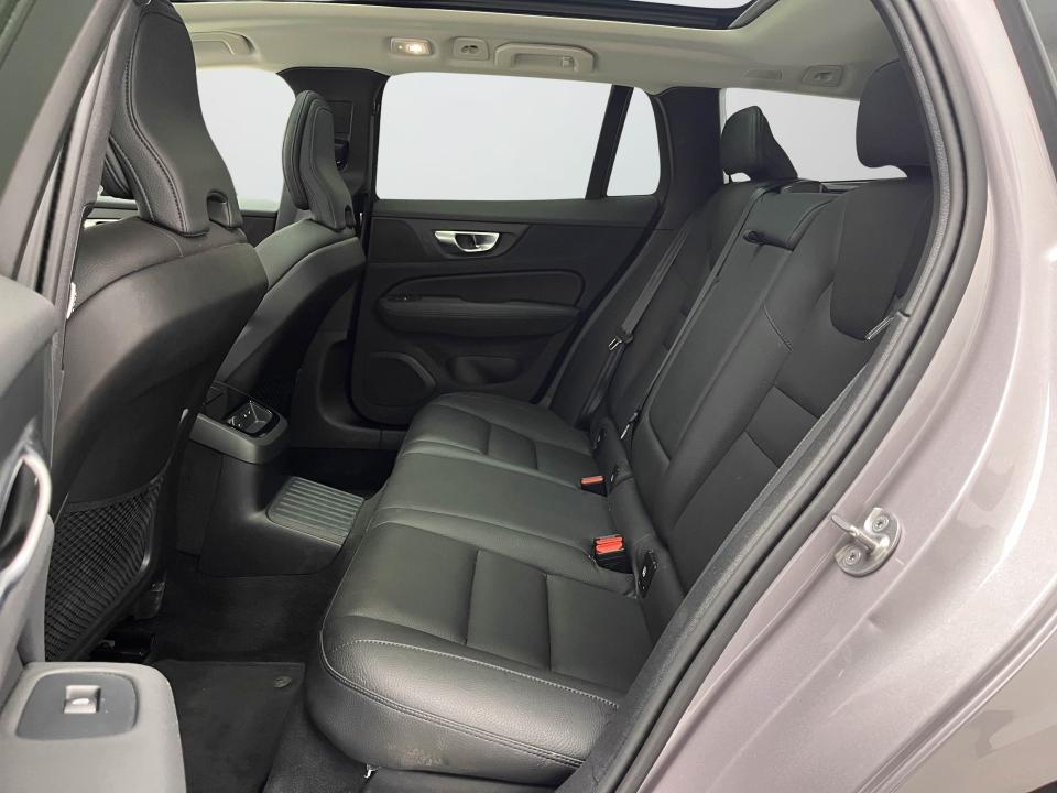 Volvo V60 2.0 T6 AWD Recharge Ultra Dark Auto