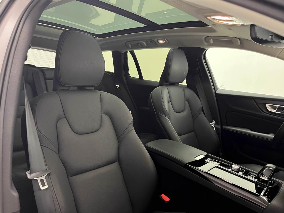 Volvo V60 2.0 T6 AWD Recharge Ultra Dark Auto