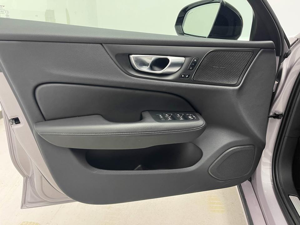 Volvo V60 2.0 T6 AWD Recharge Ultra Dark Auto