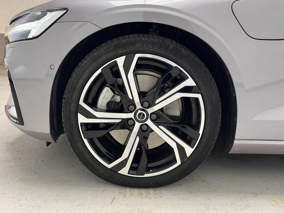 Volvo V60 2.0 T6 AWD Recharge Ultra Dark Auto