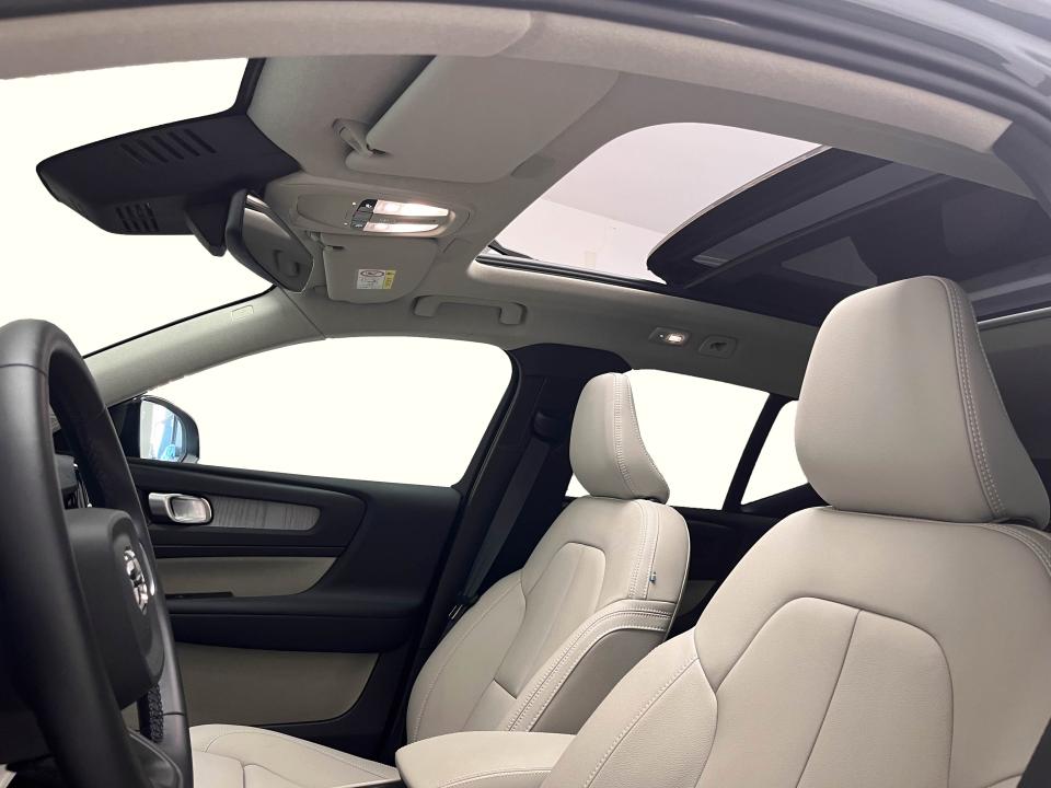 Volvo XC40 2.0 B3 G Plus Dark Auto