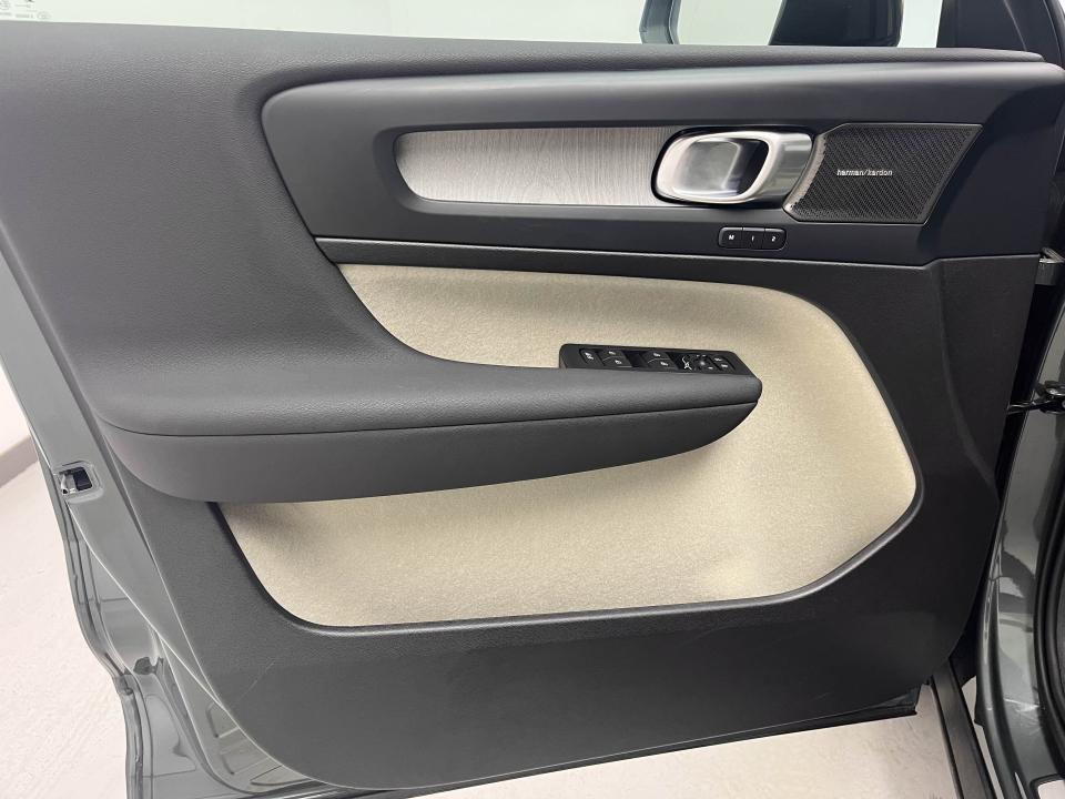 Volvo XC40 2.0 B3 G Plus Dark Auto