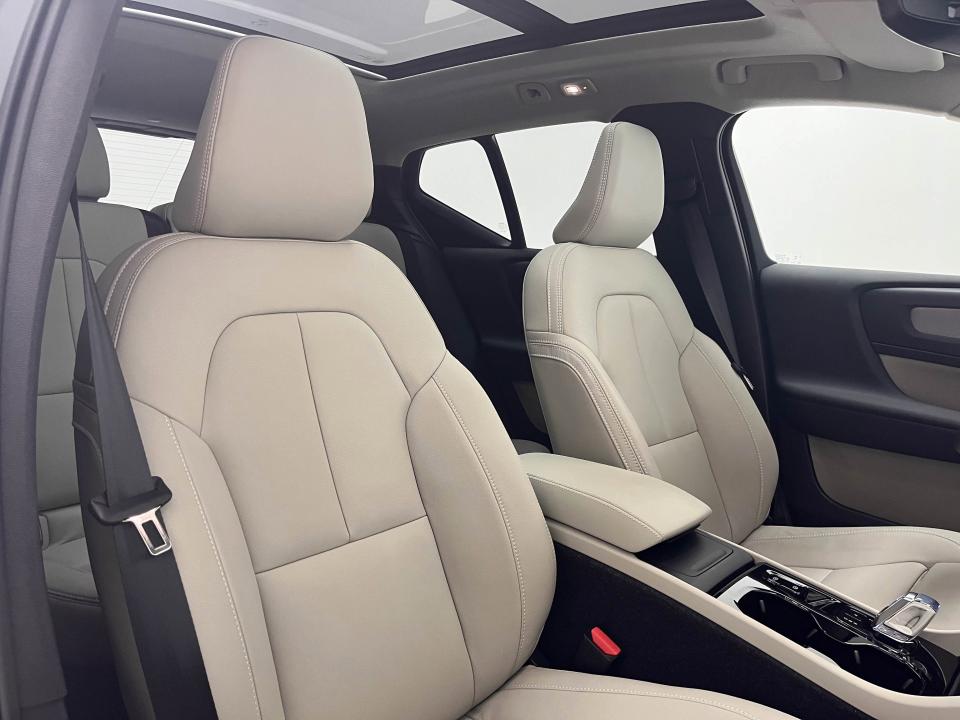 Volvo XC40 2.0 B3 G Plus Dark Auto