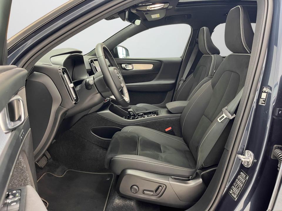 Volvo XC40 2.0 B4 G Black Edition Auto