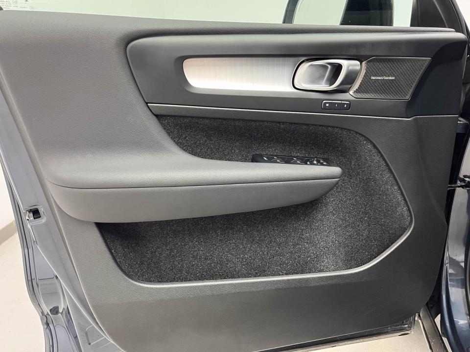 Volvo XC40 2.0 B4 G Black Edition Auto